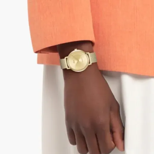 Test Lacoste Crocorigin Femme : une montre dorée qui mise tout sur le look