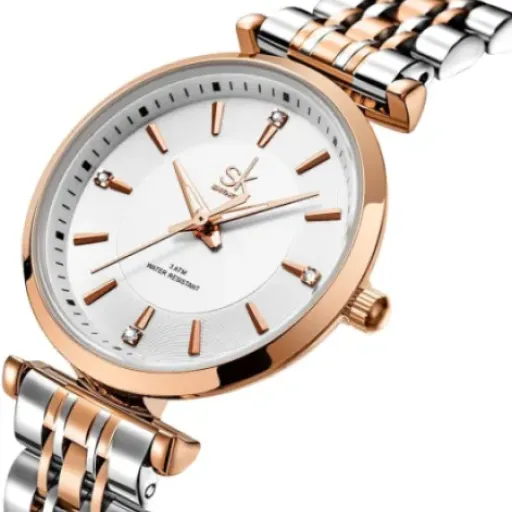 Test SHENGKE SK Montre Classique Femme : une petite montre pas chère qui fait le job au quotidien